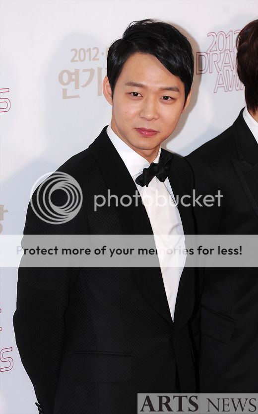 [30.12.12][Pics] Yoochun - MBC Drama Awards  2840_L_1356877075_zpsfee67e82
